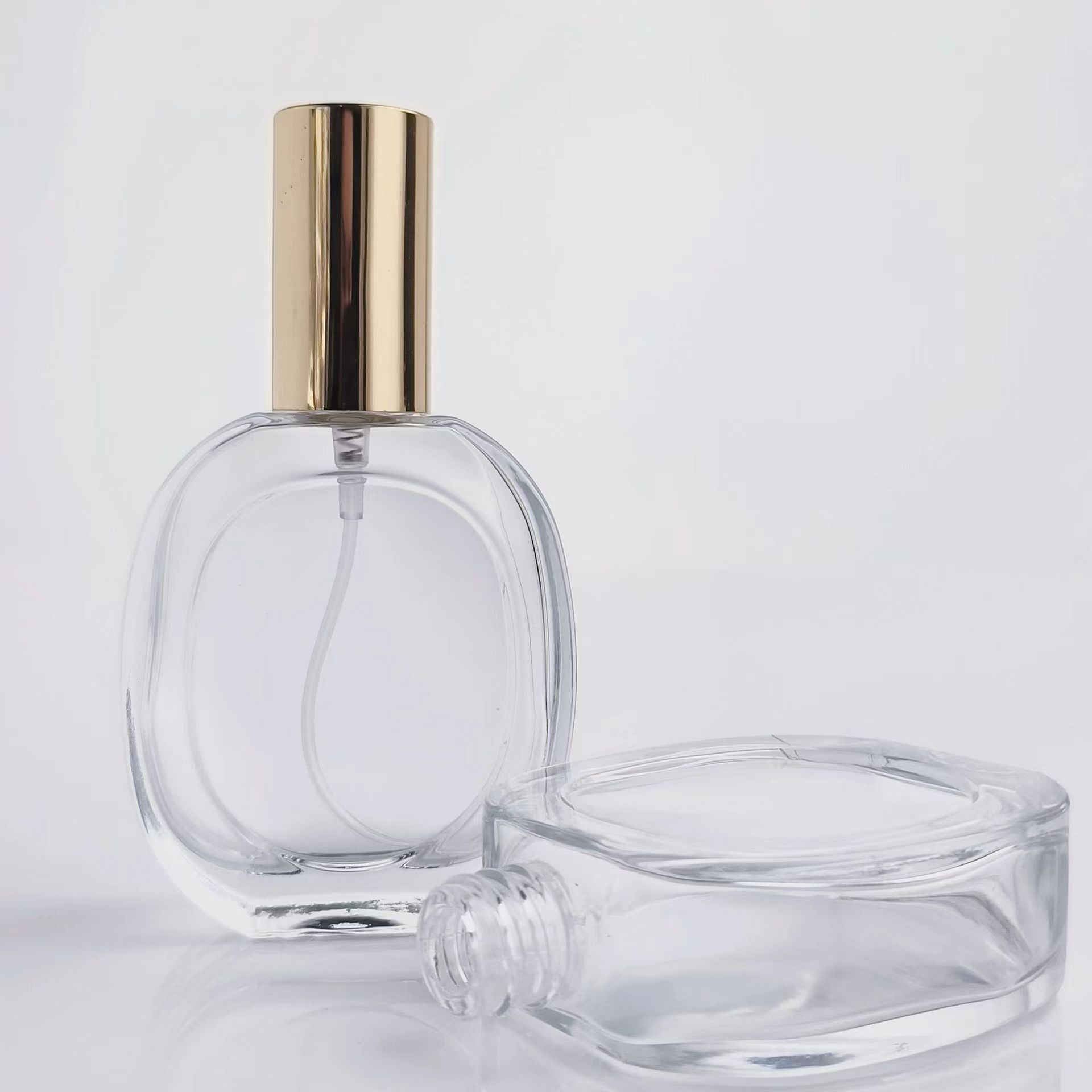 garrafa de perfume de vidro do ombro redondo liso 50ml com o tampão dourado do pulverizador